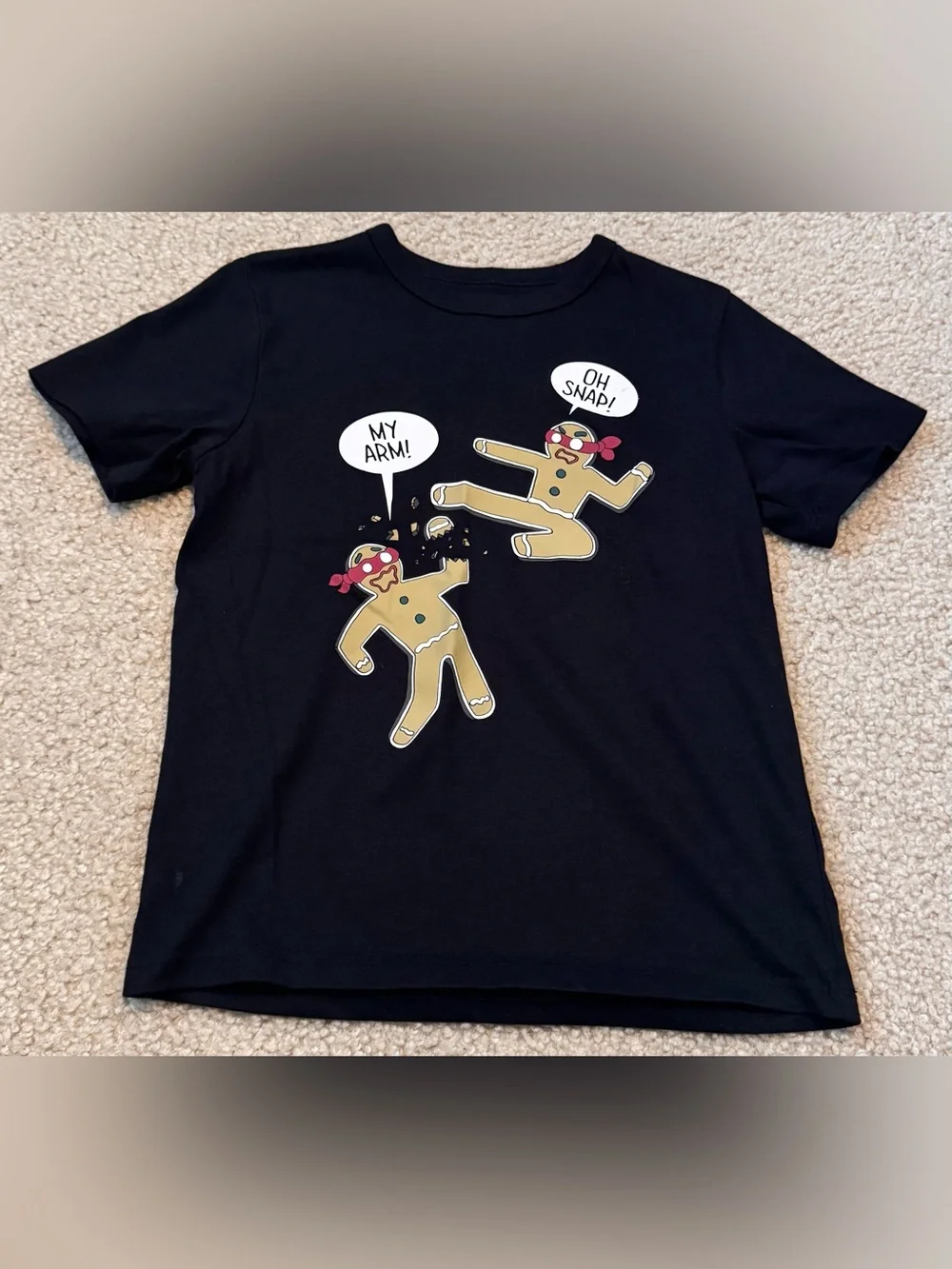 Black Tee with Gingerbread Snap Graphic Size S (5/6)